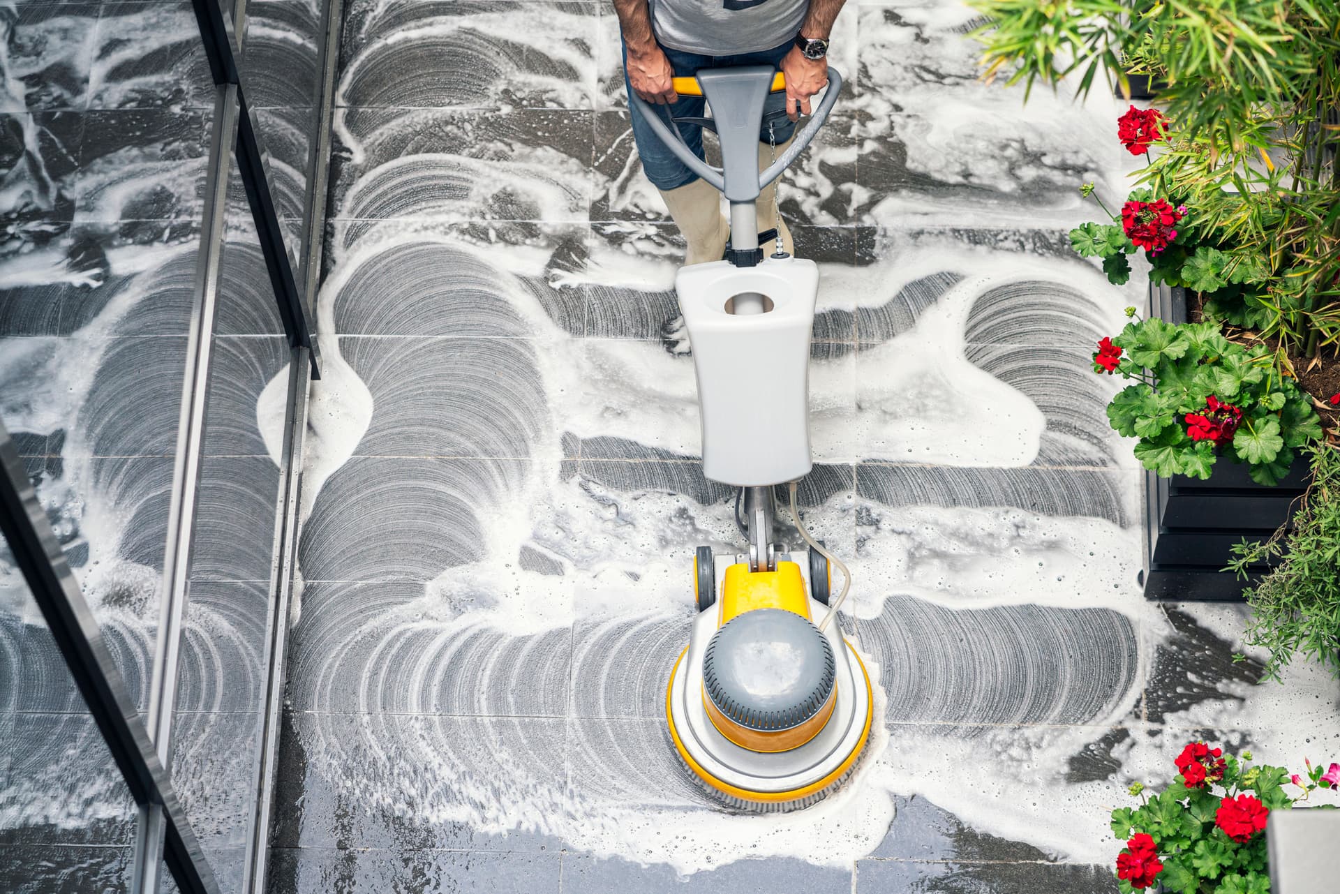 Marmor richtig pflegen: So bleibt Ihr Naturstein makellos