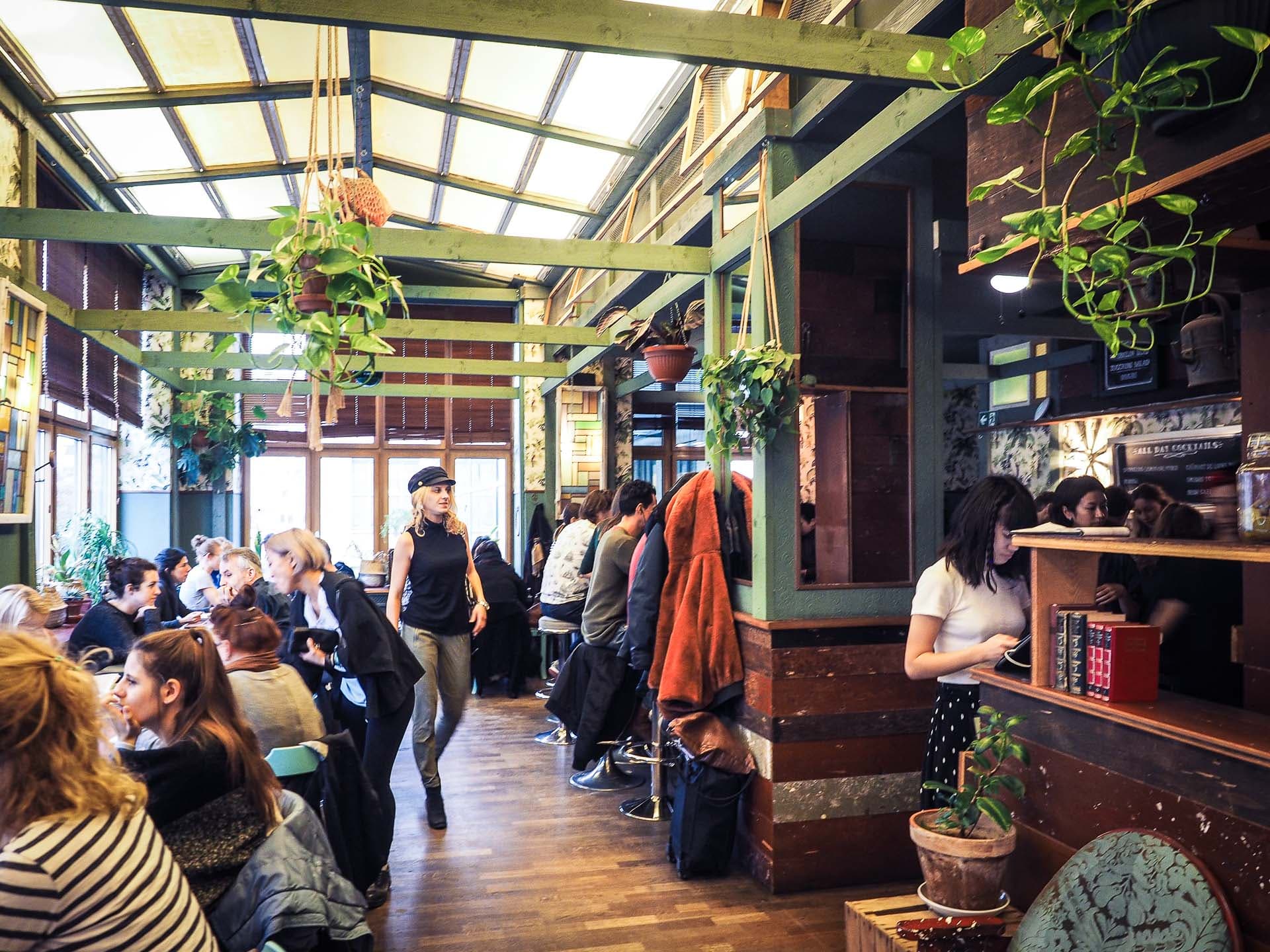 LIT Coffee Bar Moabit – Dein Treffpunkt für Specialty Coffee, Brunch und gute Laune