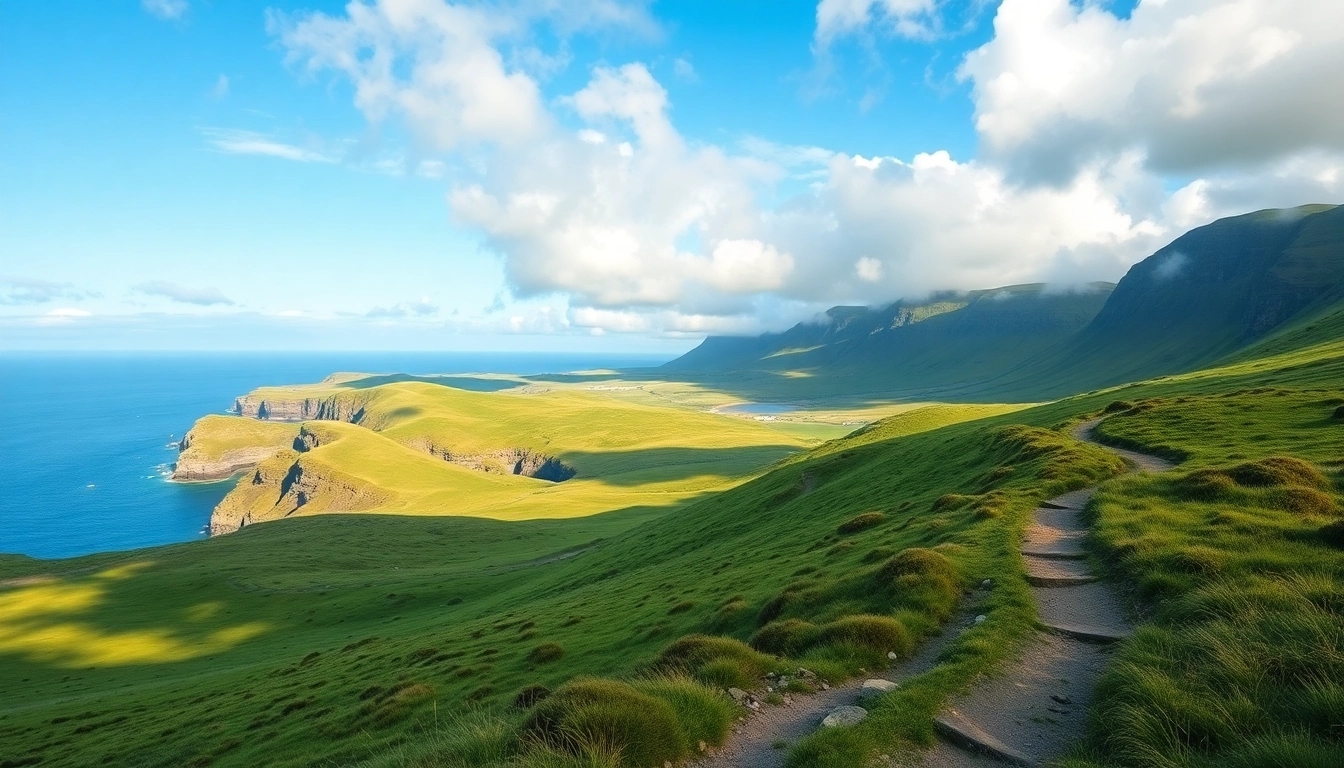 Wanderer auf dem Dingle Way Irland, mit atemberaubendem Küstenblick und grünen Hügeln.